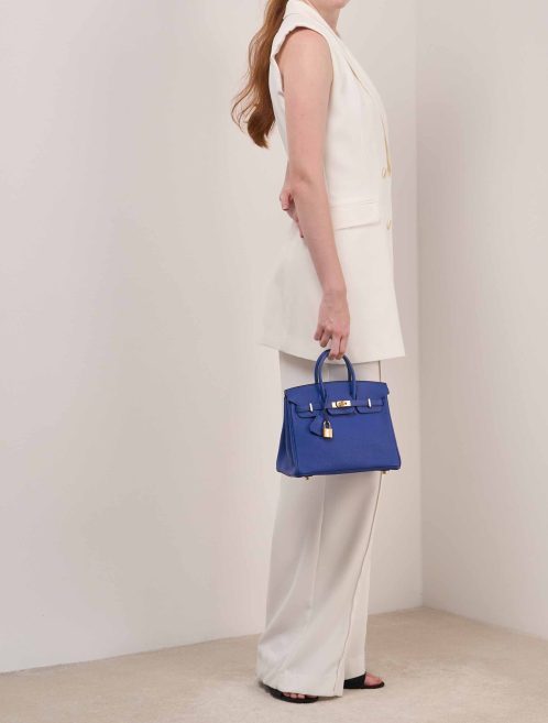Hermès Birkin 25 Togo Bleu Électrique on Model | Sell your designer bag