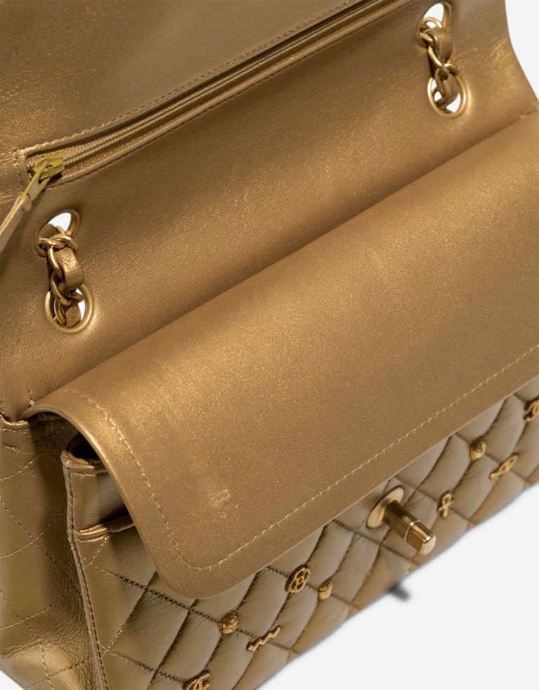 Chanel Timeless Medium Lamb Metallic Gold Signs of wear | Sell your designer bag