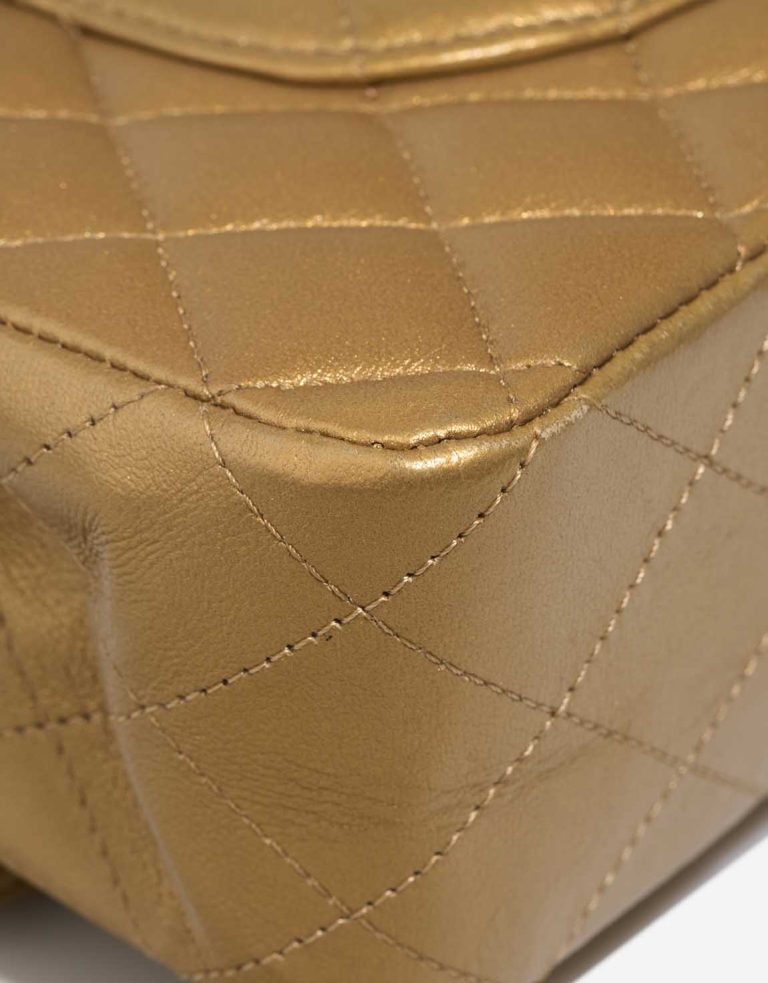 Chanel Timeless Medium Lamb Metallic Gold Signs of wear | Sell your designer bag