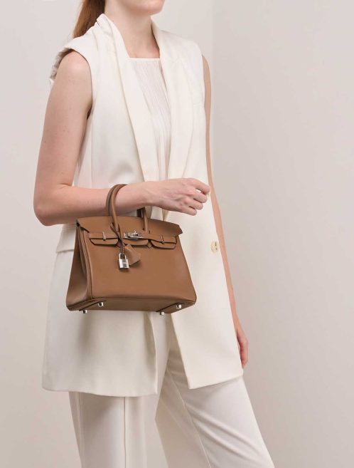 Hermès Birkin 25 Swift Alezan / Beige Marfa on Model | Sell your designer bag
