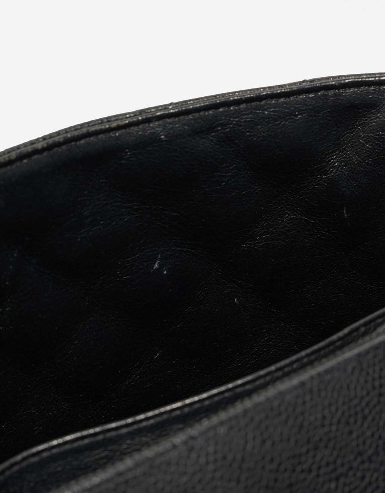 Chanel Timeless Maxi Caviar Black Signs of wear | Sell your designer bag