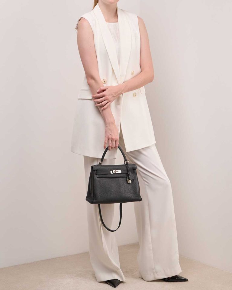 Hermès Kelly 28 Clémence Black Front | Sell your designer bag