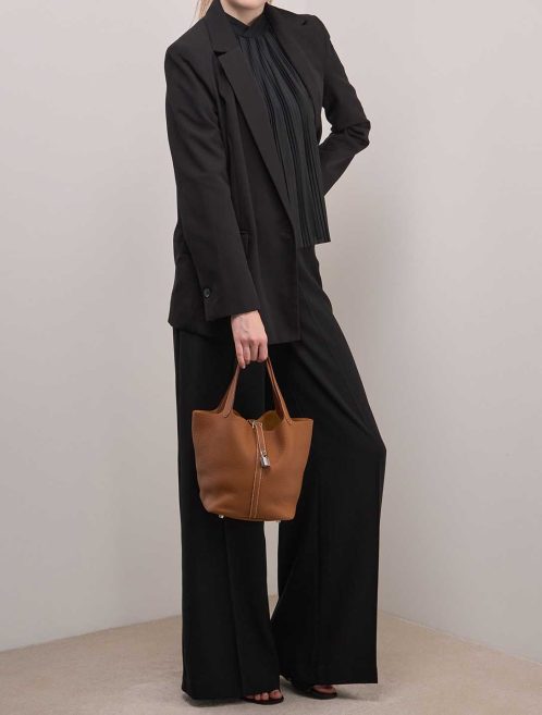Hermès Picotin 22 Taurillon Clémence Gold on Model | Sell your designer bag