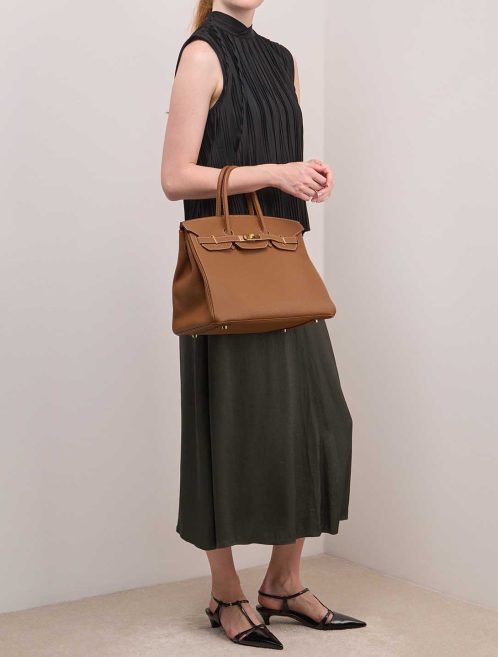 Hermès Birkin 35 Togo Gold on Model | Sell your designer bag