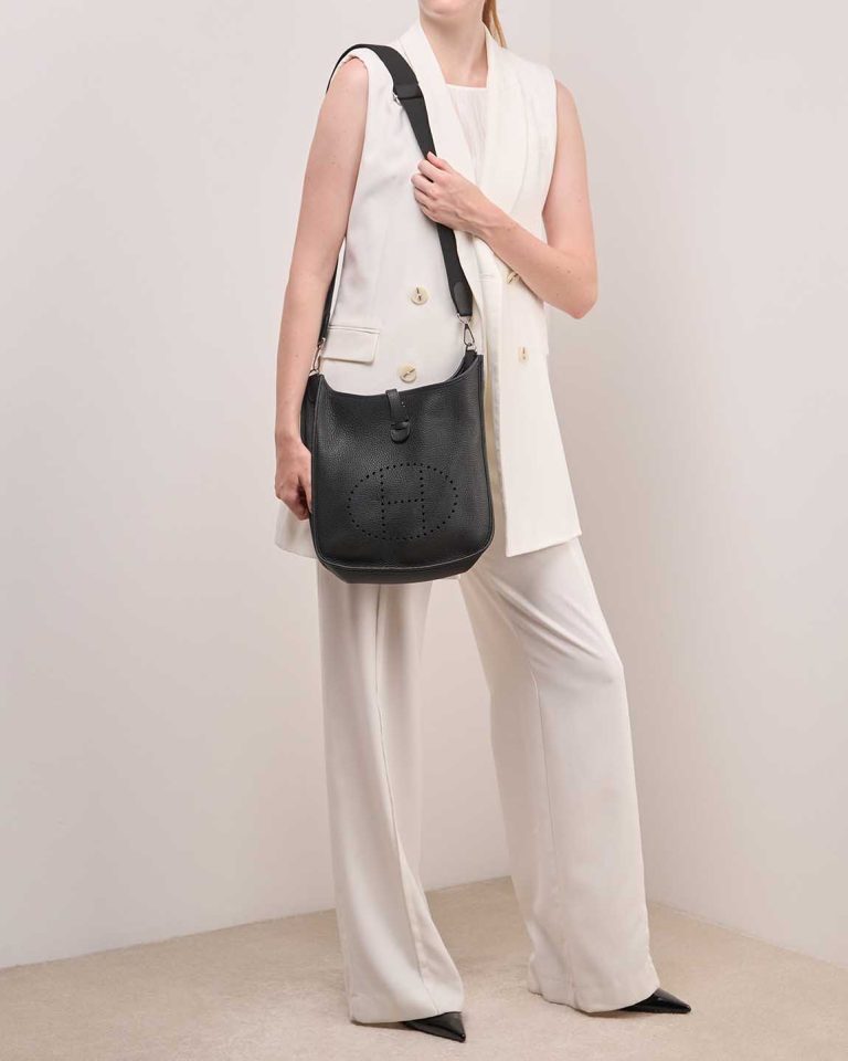 Hermès Evelyne 29 Taurillon Clémence Black Front | Sell your designer bag