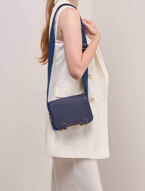 Hermès Geta Chèvre Mysore Navy on Model | Sell your designer bag