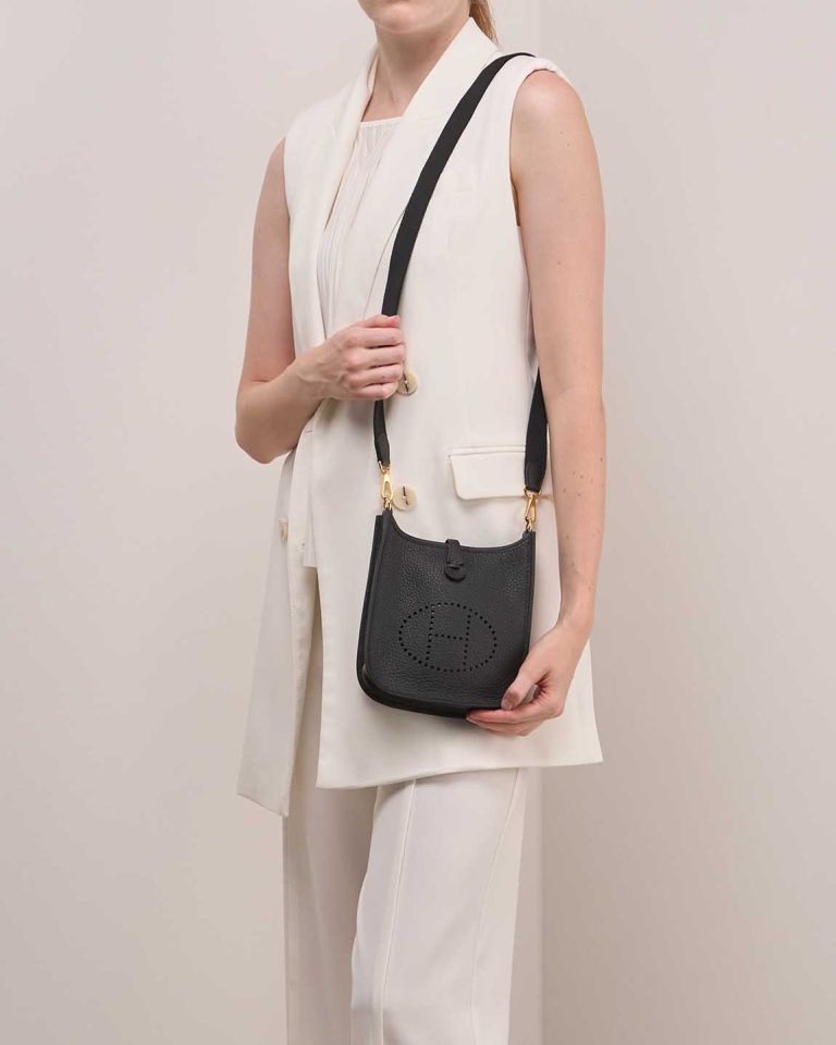 Hermès Evelyne 16 Taurillon Clémence Black Front | Sell your designer bag