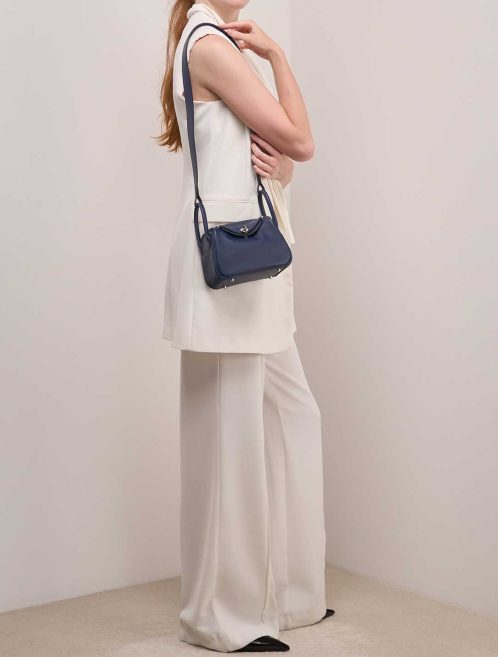 Hermès Lindy Mini Swift Bleu Navy on Model | Sell your designer bag