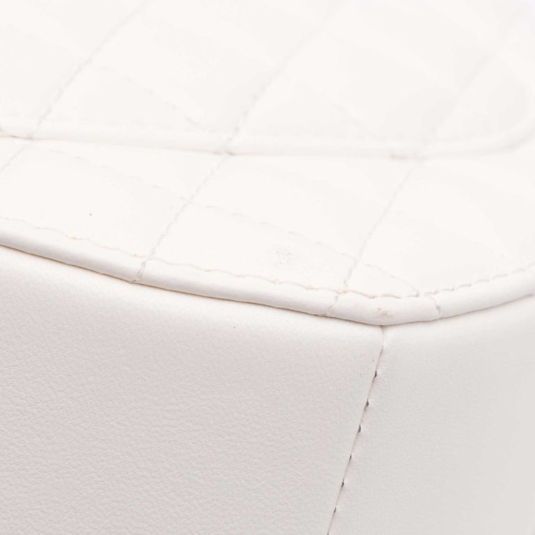 Chanel Timeless Heart Large Lamb White Signs of wear | Sell your designer bag