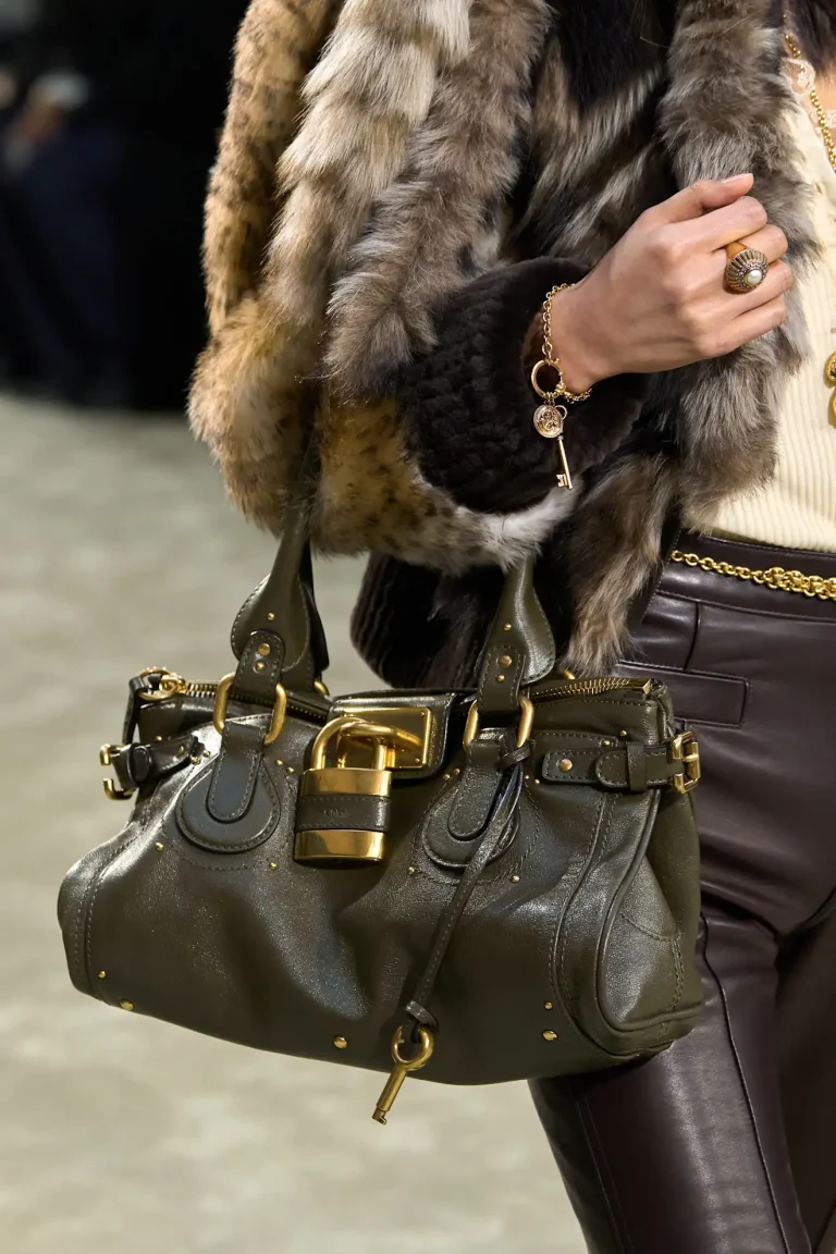 Olive leather Chloé bag with oversized gold padlock
