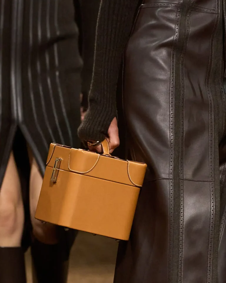 Tan Hermès box-shaped handbag with minimal design