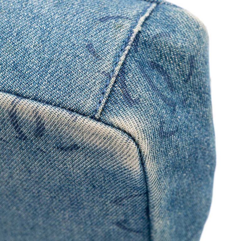 Chanel Shoulder Bag Denim Blue Signs of wear | Sell your designer bag