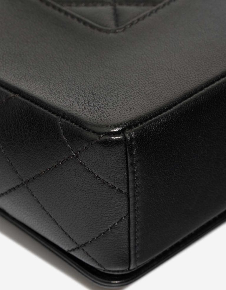 Chanel Mademoiselle Medium Lamb Black Signs of wear | Sell your designer bag