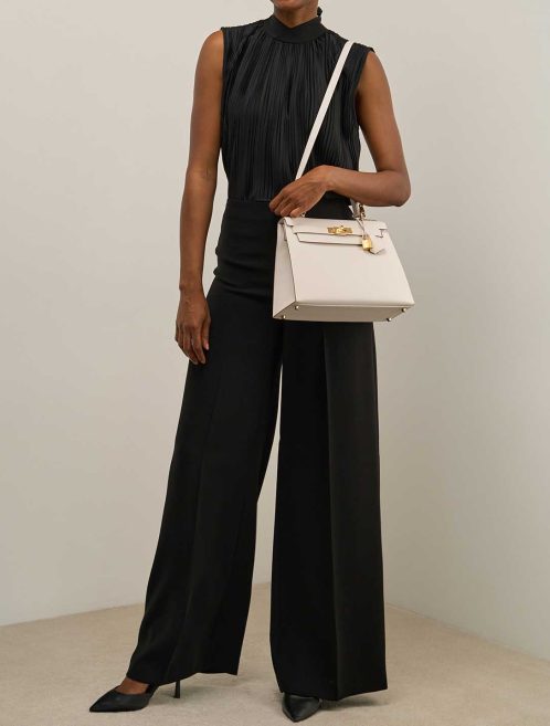 Hermès Kelly 28 Epsom Gris Pâle on Model | Sell your designer bag