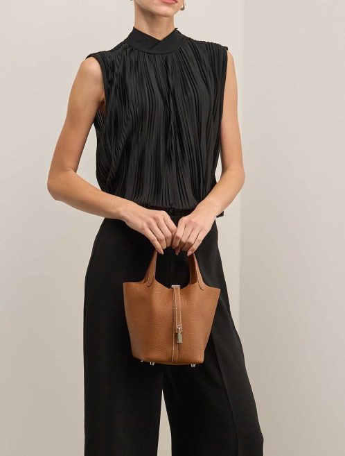 Hermès Picotin 18 Taurillon Clémence Gold on Model | Sell your designer bag