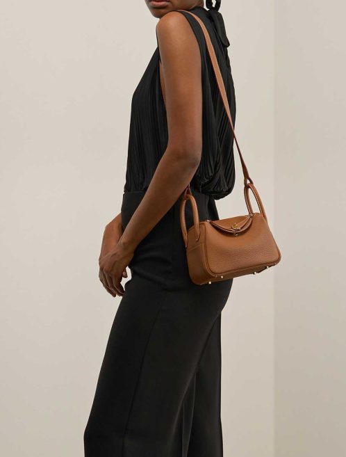 Hermès Lindy Mini Taurillon Clémence Gold on Model | Sell your designer bag