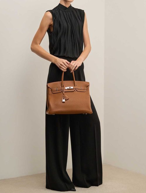 Hermès Birkin 35 Togo Gold on Model | Sell your designer bag