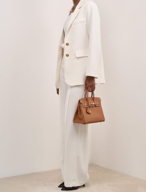 Hermès Birkin 25 Togo Gold on Model | Sell your designer bag