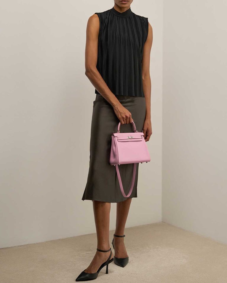 Hermès Kelly 25 Swift Mauve Sylvestre on Model | Sell your designer bag