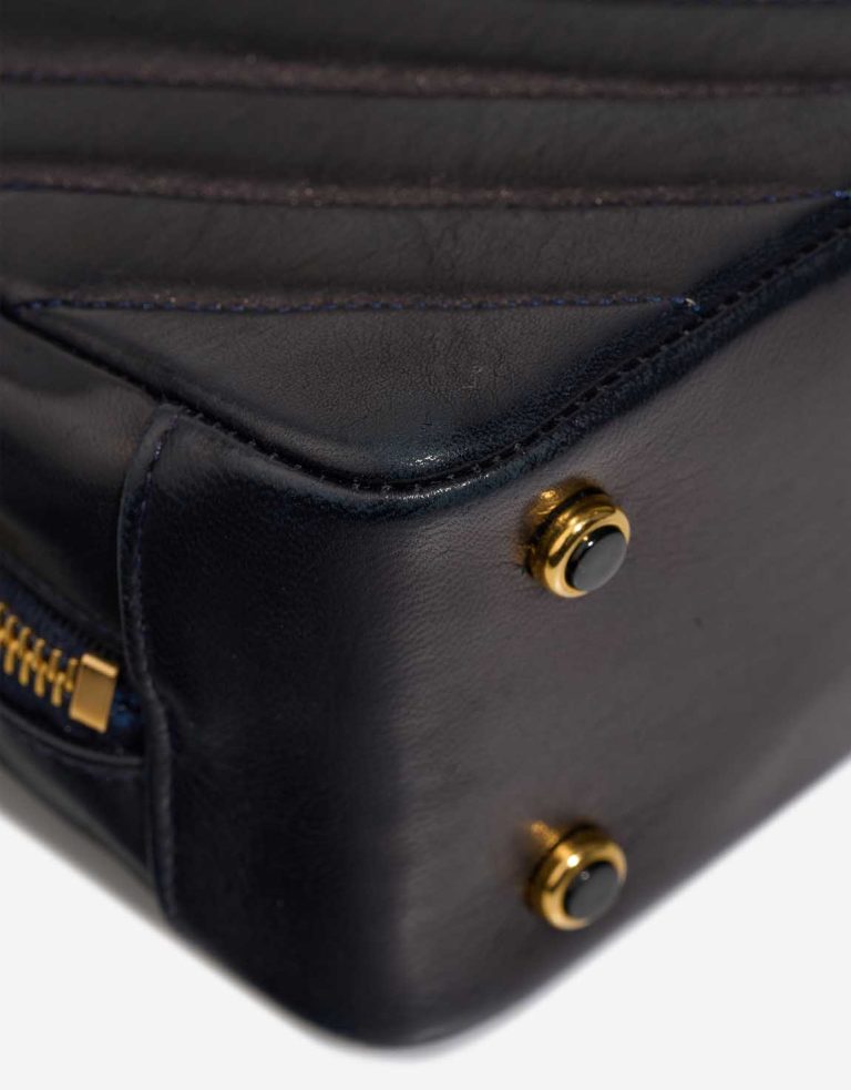 Chanel Shopping Tote Medium Lamb Black Signs of wear | Sell your designer bag
