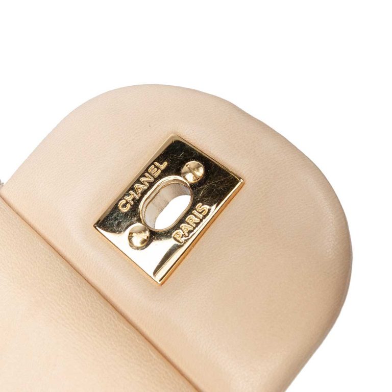 Chanel Timeless Jumbo Lamb Light Pink Signs of wear | Sell your designer bag