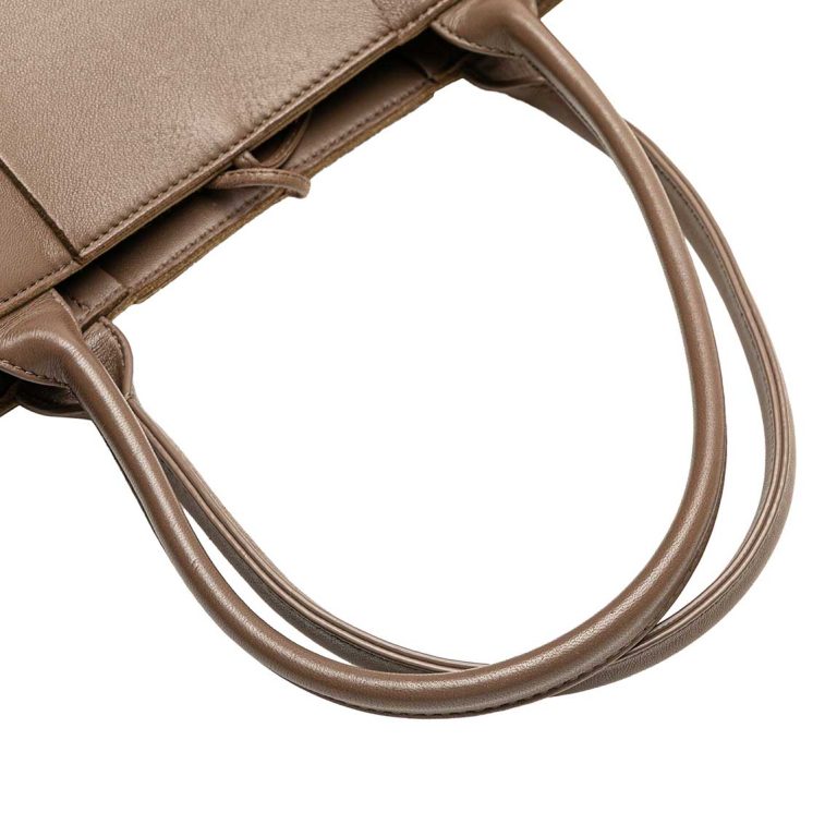Bottega Veneta Arco Tote Medium Calf Brown Signs of wear | Sell your designer bag