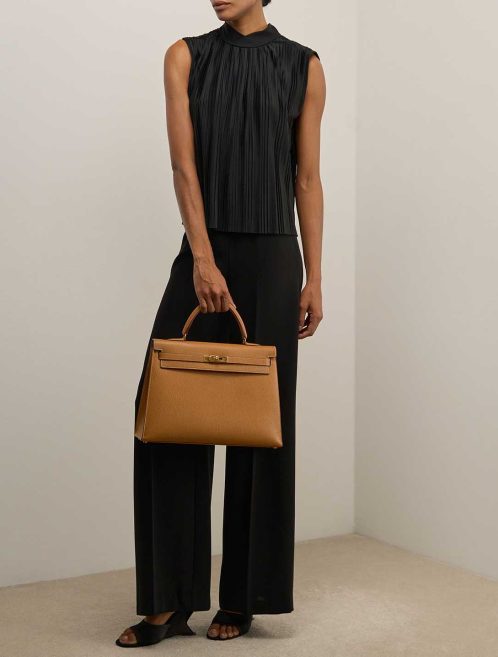 Hermès Kelly 35 Vache Naturel Naturel on Model | Sell your designer bag