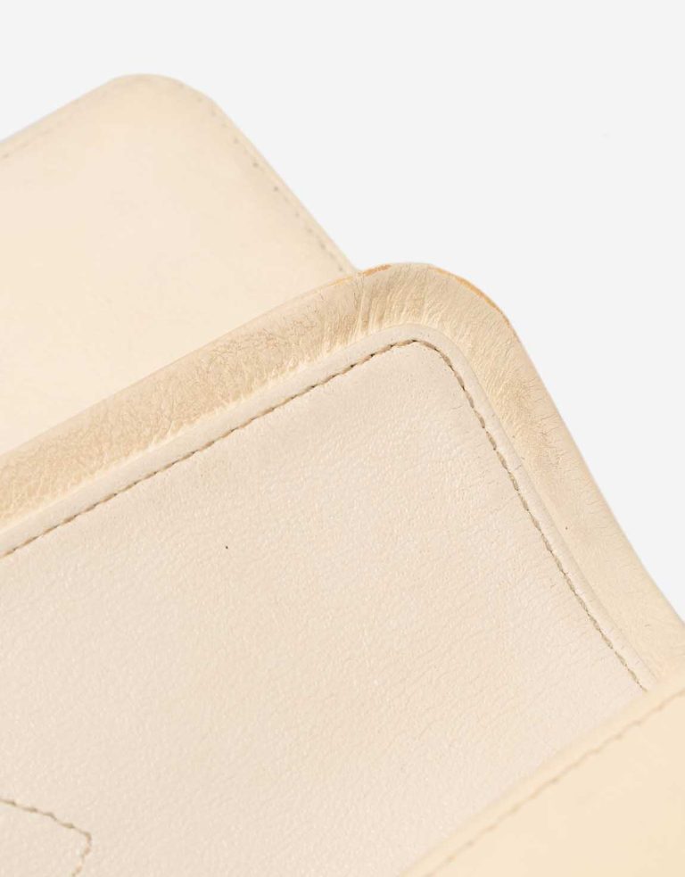 Chanel 2.55 Reissue 226 Crinkled Calf Off White Signs of wear | Sell your designer bag