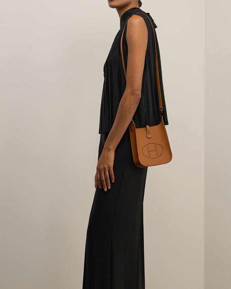 Hermès Evelyne 16 Sellier Epsom Gold  Front | Sell your designer bag