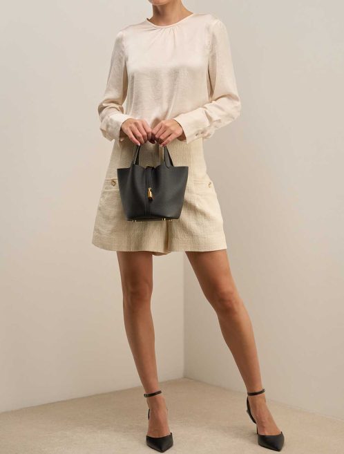 Hermès Picotin 18 Black on Model | Sell your designer bag