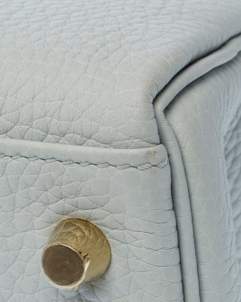 Hermès Kelly 28 Clémence Bleu Pale Signs of wear | Sell your designer bag