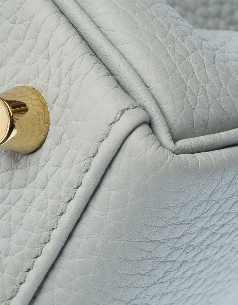 Hermès Kelly 28 Clémence Bleu Pale Signs of wear | Sell your designer bag