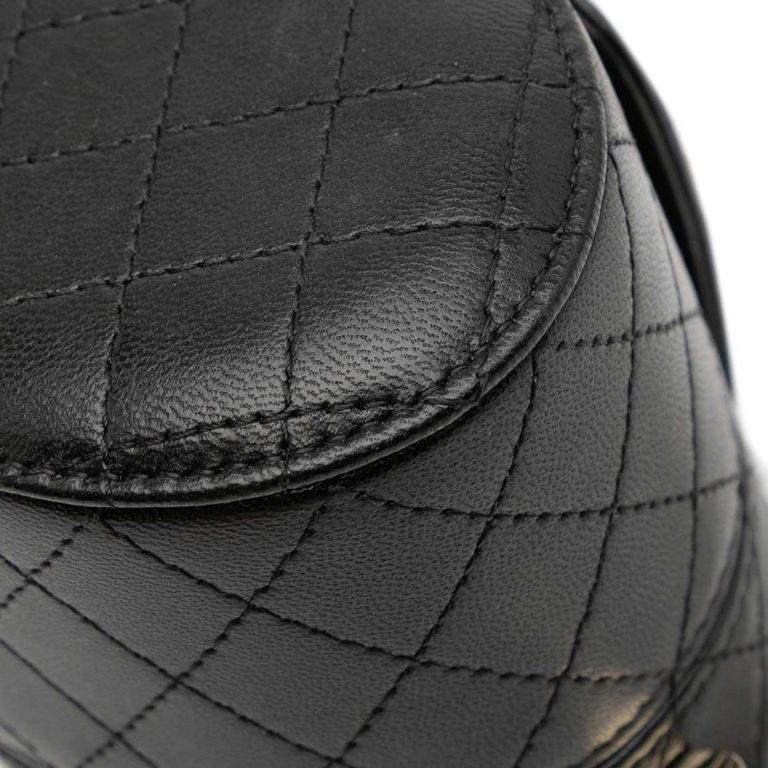 Chanel Vanity Mini Lamb Black Signs of wear | Sell your designer bag