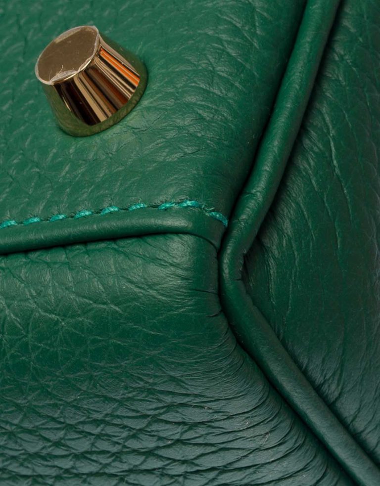 Hermès Kelly 28 Clémence Vert Moyen Signs of wear | Sell your designer bag