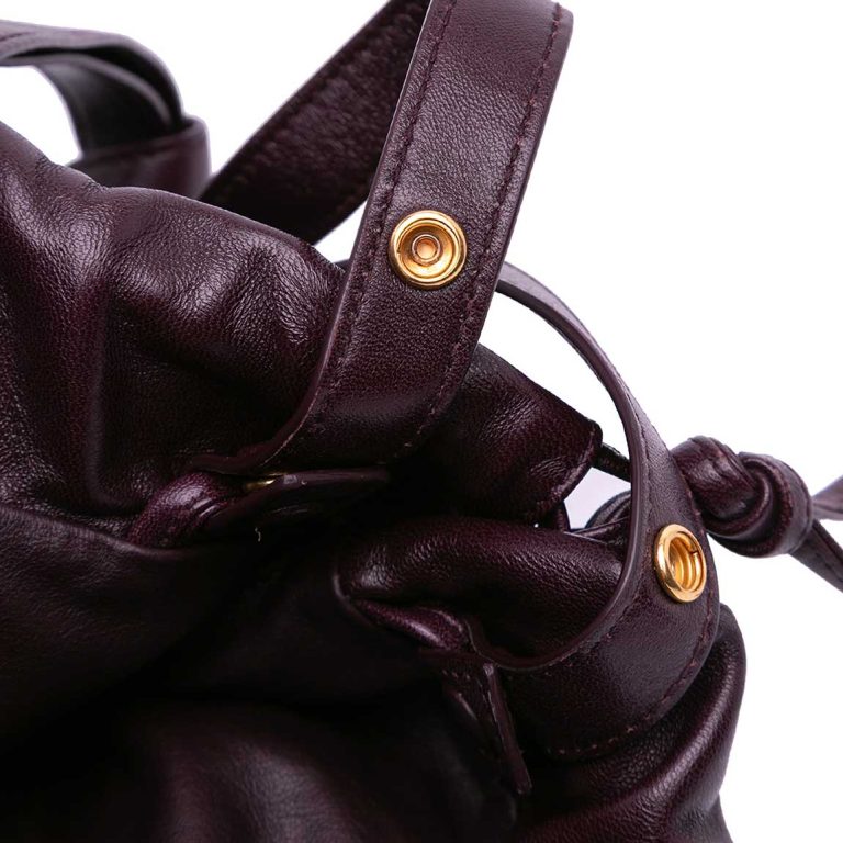 Bottega Veneta Shoulder Bag Medium Calf Burgundy Signs of wear | Sell your designer bag