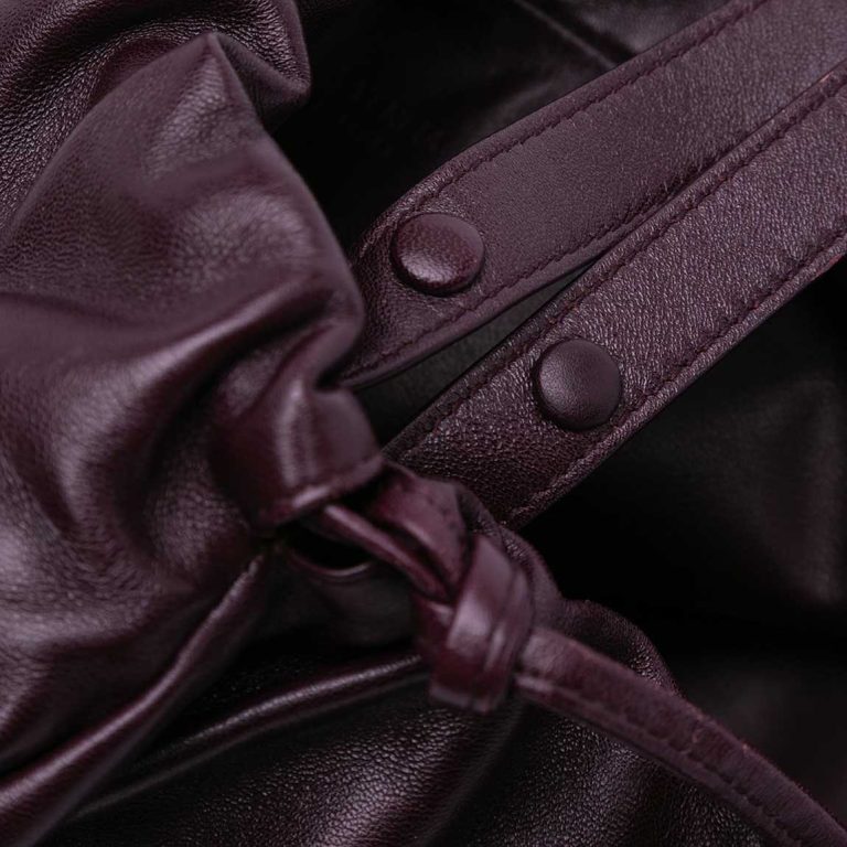 Bottega Veneta Shoulder Bag Medium Calf Burgundy Signs of wear | Sell your designer bag