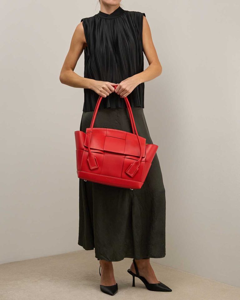 Bottega Veneta Arco Tote Medium Lamb Red Front | Sell your designer bag
