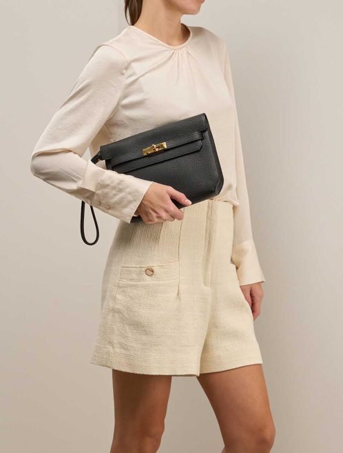 Hermès Dépêches 25 Togo Black on Model | Sell your designer bag