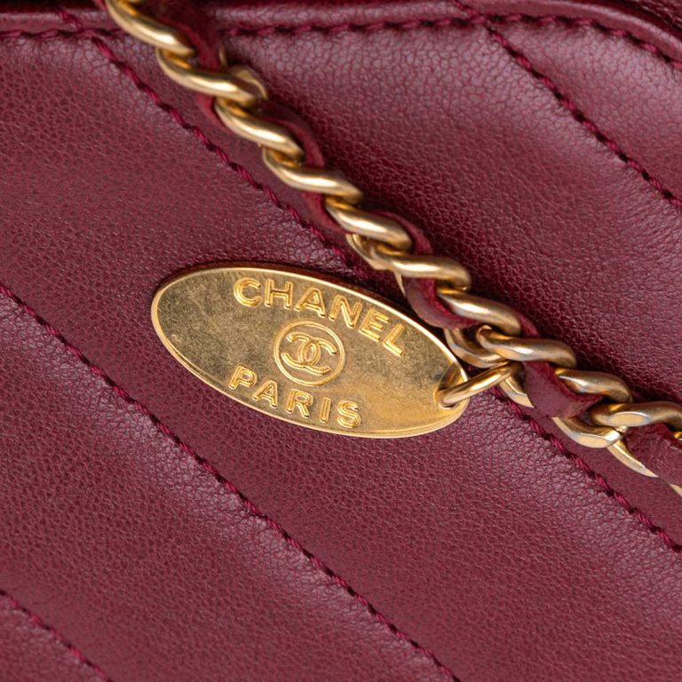 Chanel Timeless Flap Bag Small Lamb Bordeaux Signs of wear | Sell your designer bag
