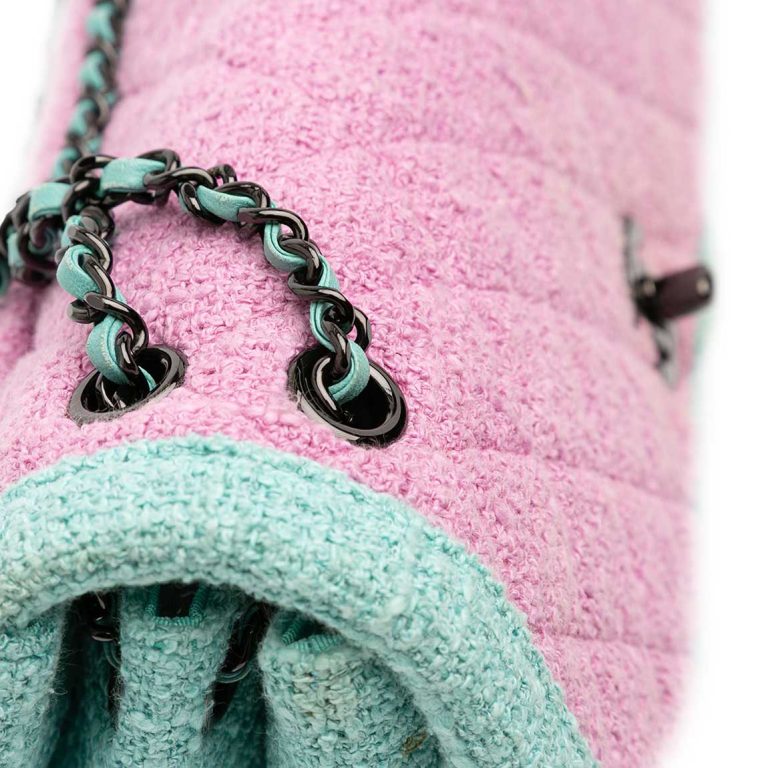 Chanel Timeless Medium Tweed Pink / Blue Signs of wear | Sell your designer bag
