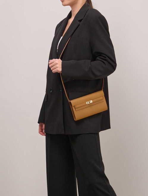 Hermès Kelly To Go Epsom Sésame on Model | Sell your designer bag