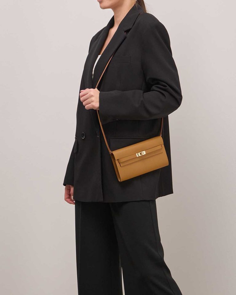 Hermès Kelly To Go Epsom Sésame on Model | Sell your designer bag