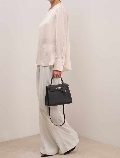 Hermès Kelly 25 Togo Black on Model | Sell your designer bag
