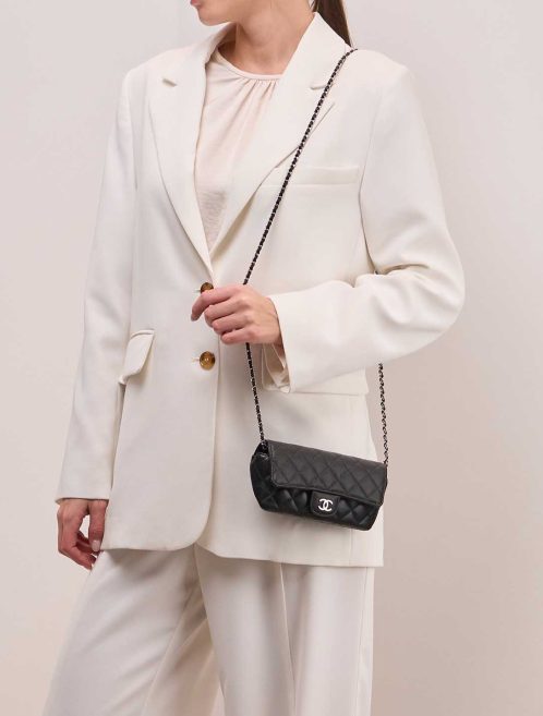 Chanel Wallet On Chain Caviar-Leder Black on Model | Sell your designer bag