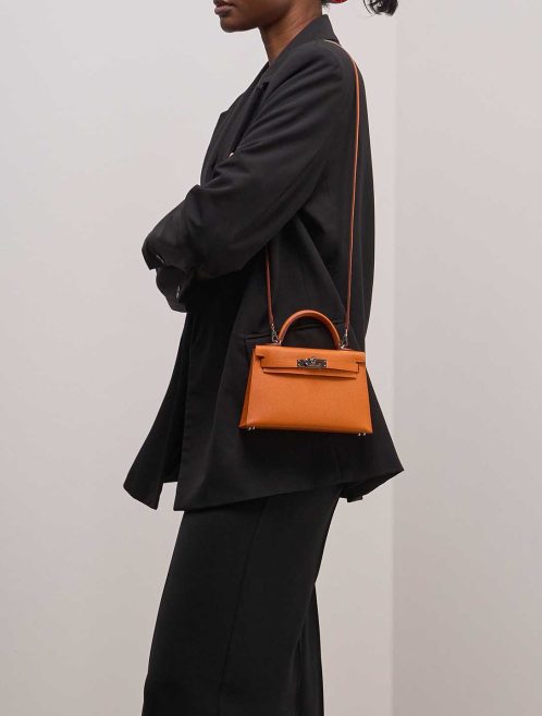 Hermès Kelly Mini Epsom Orange on Model | Sell your designer bag