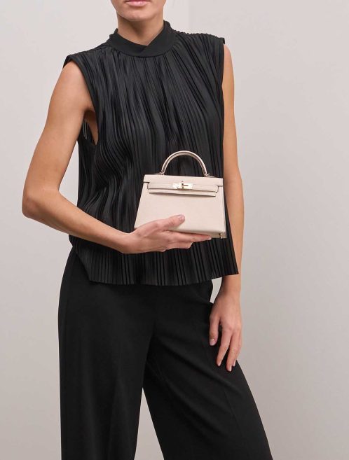 Hermès Kelly Mini Verso Chèvre Mysore Craie / Gold on Model | Sell your designer bag