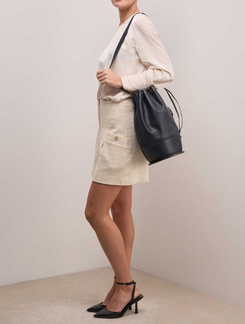 Hermès Market Gulliver Bleu Navy on Model | Sell your designer bag