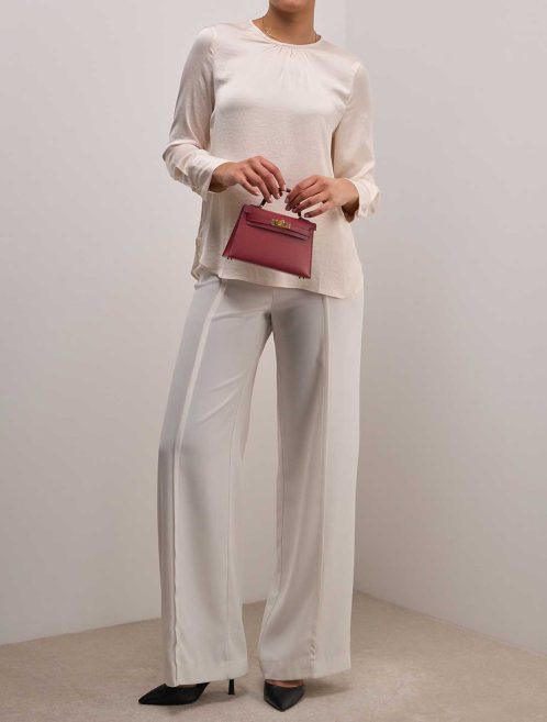 Hermès Kelly Mini Epsom Rouge Grenat on Model | Sell your designer bag