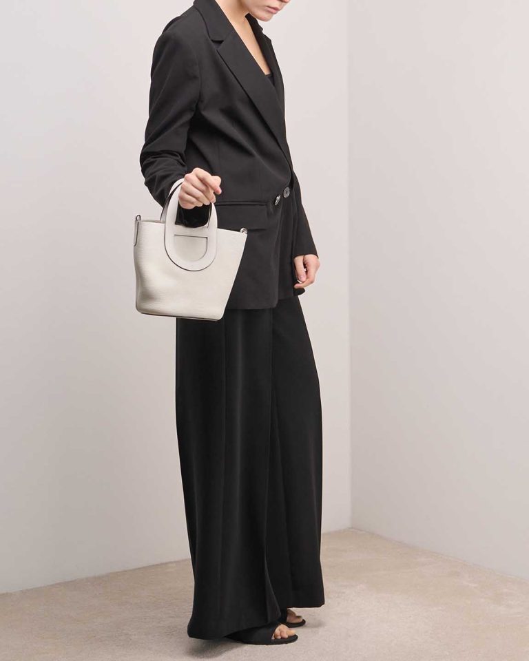 Hermès In-The-Loop 18 Taurillon Clémence Vert Fizz on Model | Sell your designer bag