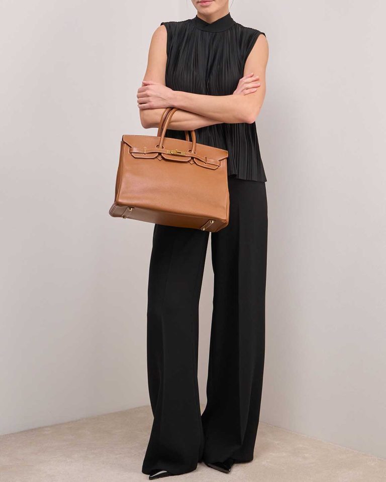 Hermès Birkin 35 Courchevel Gold on Model | Sell your designer bag